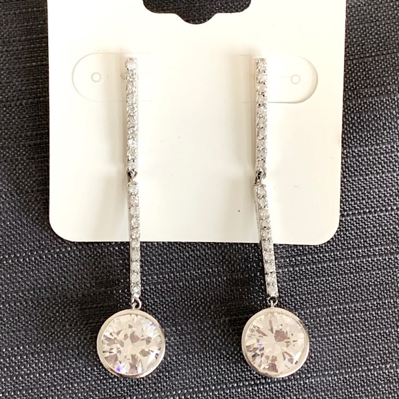 Costume Dangle Earrings - Picture 2 of 4